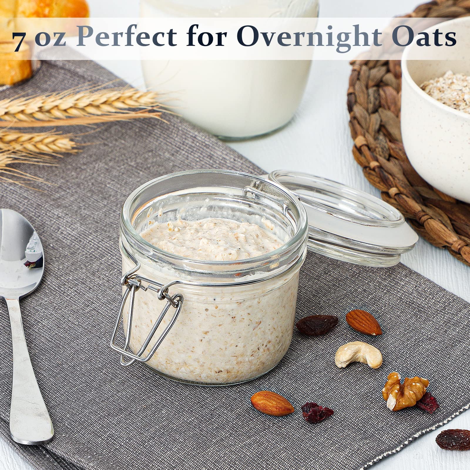 Folinstall pantry organization with clear jars stacked for efficient storage.