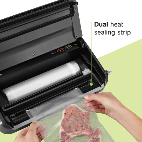 FoodSaver built-in roll cutter shows bag optimization and waste reduction.