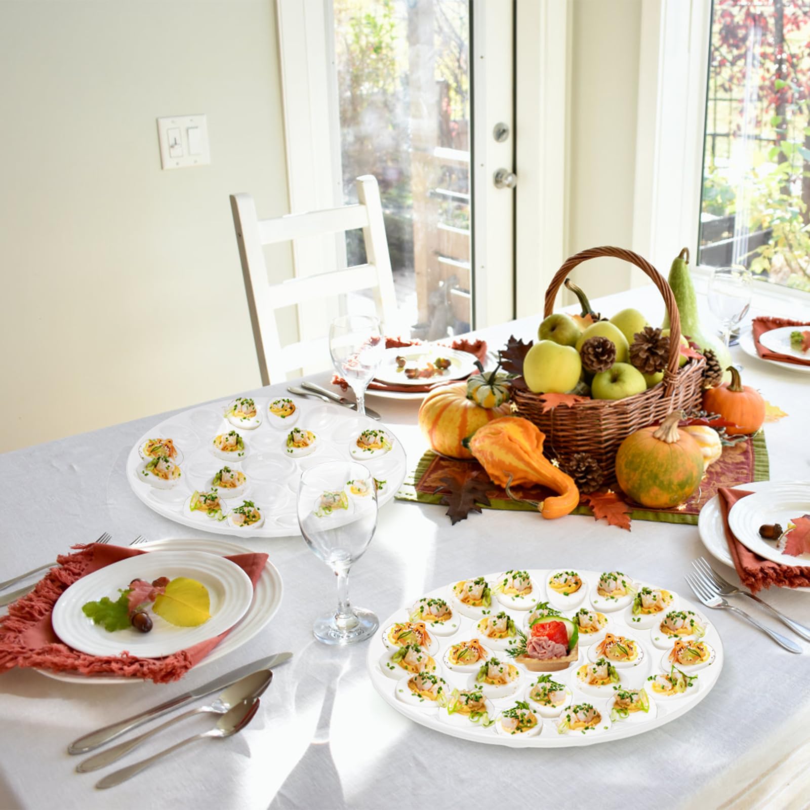 Foraineam chip-resistant porcelain keeps trays looking pristine after frequent use.