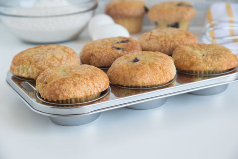 Fox Run 4867 muffin pan dimensions view highlights compact, lightweight handling.