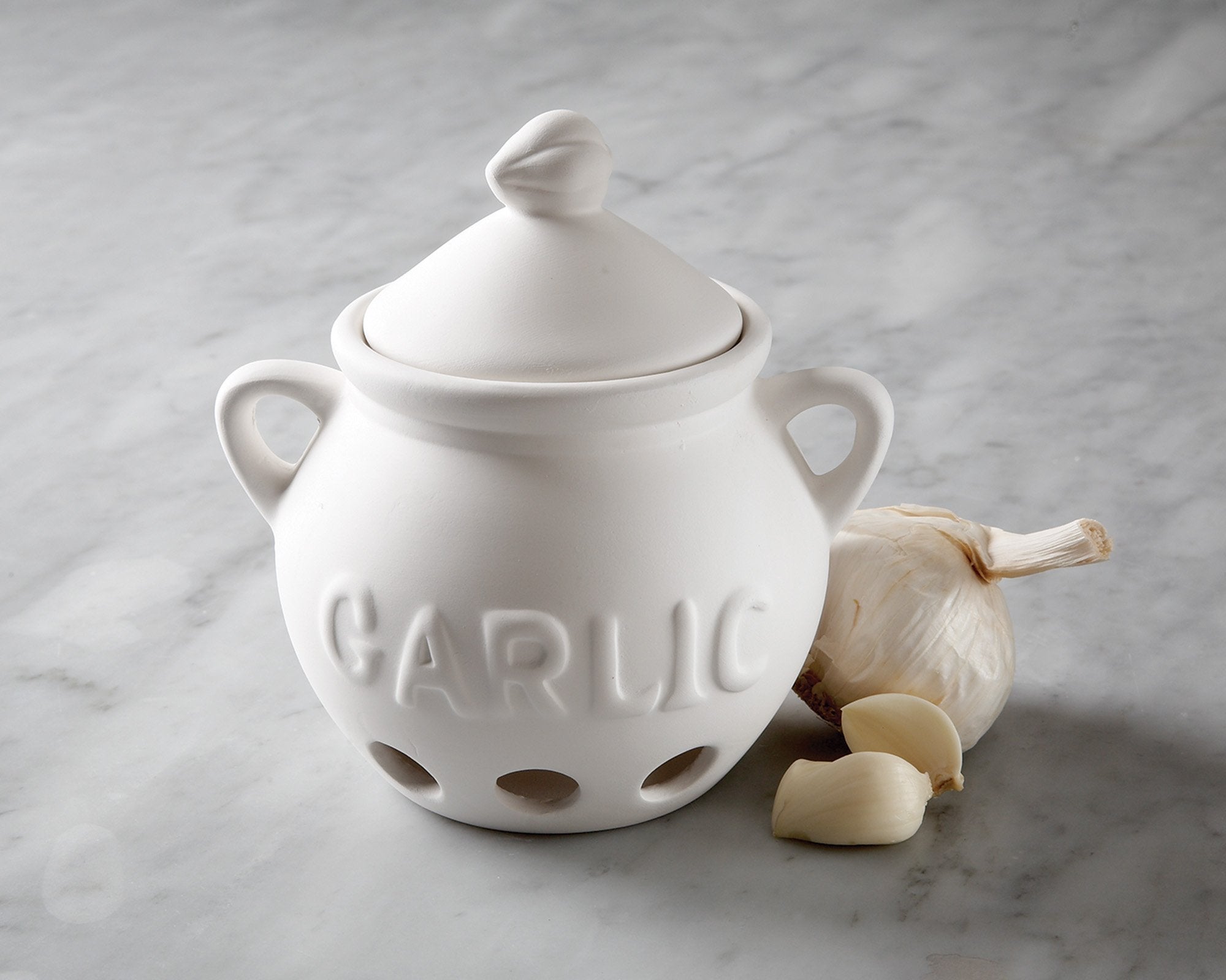 Fox Run porous unglazed stoneware preserves garlic by absorbing moisture while staying breathable.