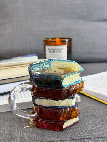 FREEZE2TRIM book club mug suits teachers, librarians, and friends alike.