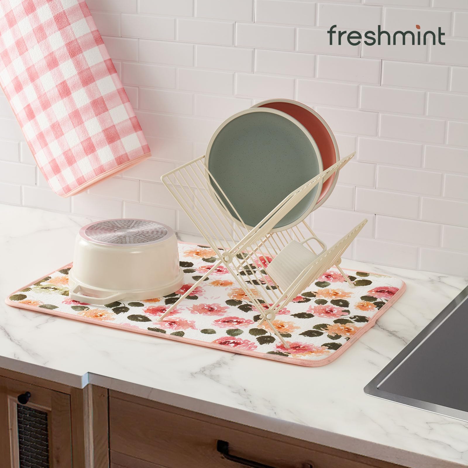 FRESHMINT 3-ply absorbent dish mat soaks up water efficiently