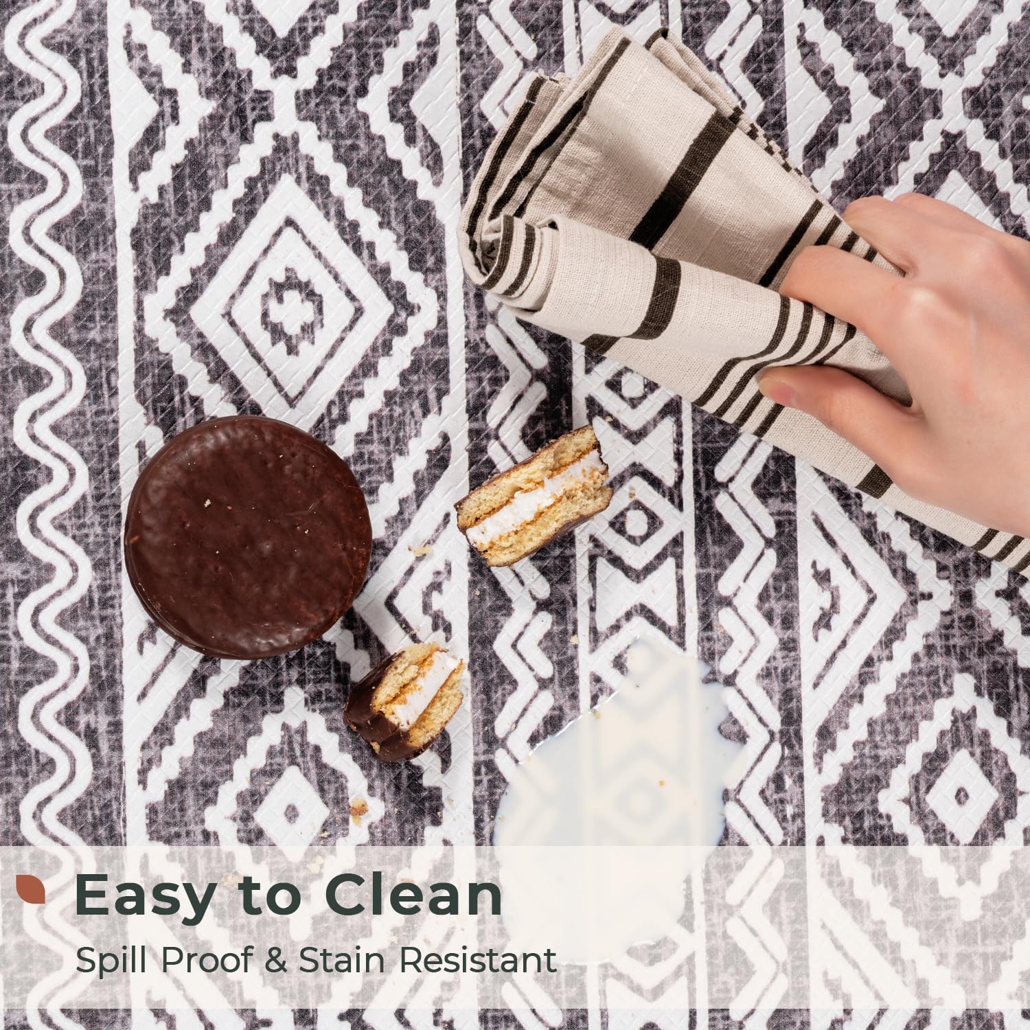 FreshMint waterproof and stain-resistant mat is easy to wipe clean.
