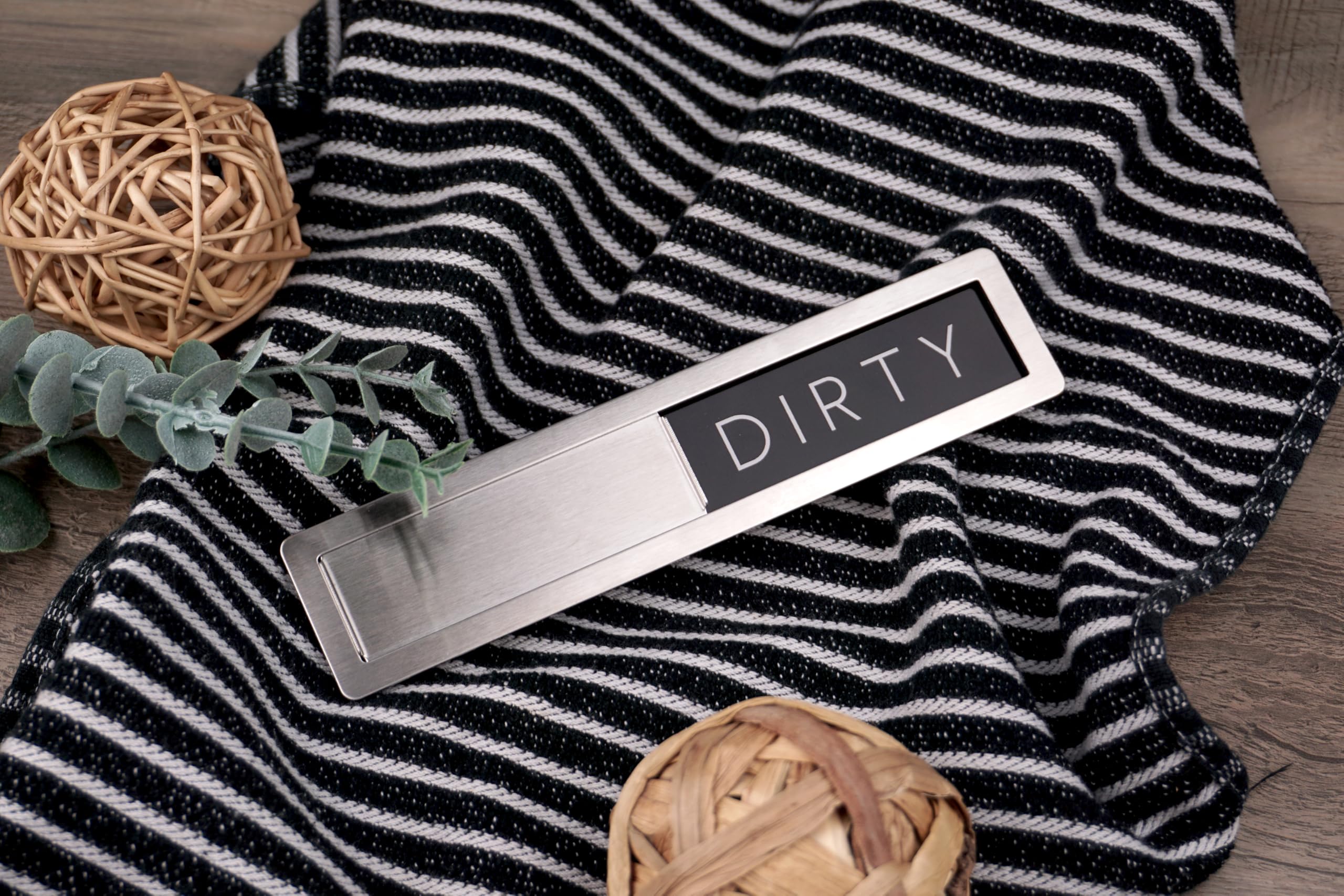 FridayVibez minimalist Clean/Dirty label with sliding door for quick updates