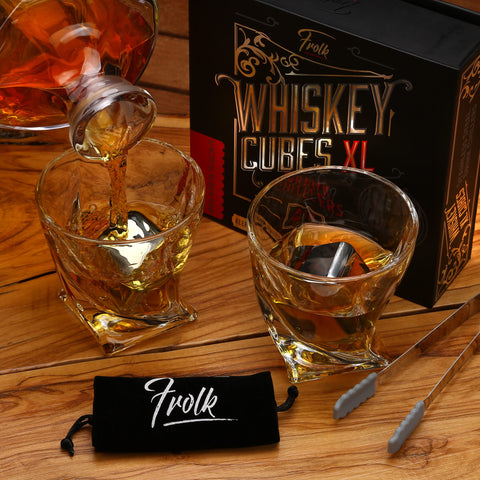 Frolk XL cubes chilling in a glass without dilution