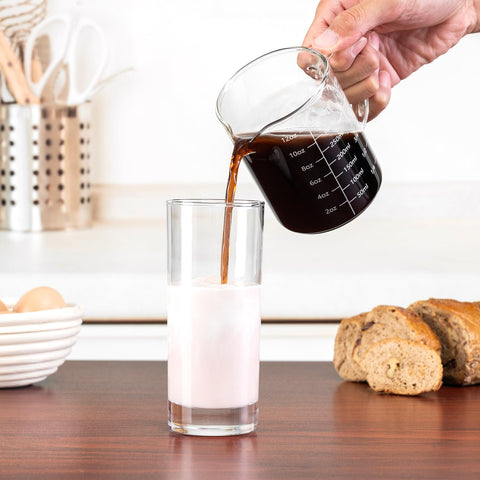 FrutPunch two-pack glass cups with clear scales and easy-to-read measurements.