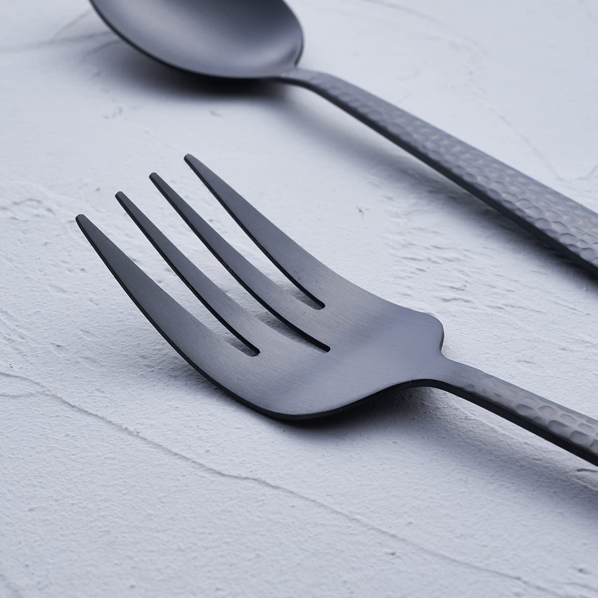 Fullyware large-serving-set with square-handle design for cohesive tableware.