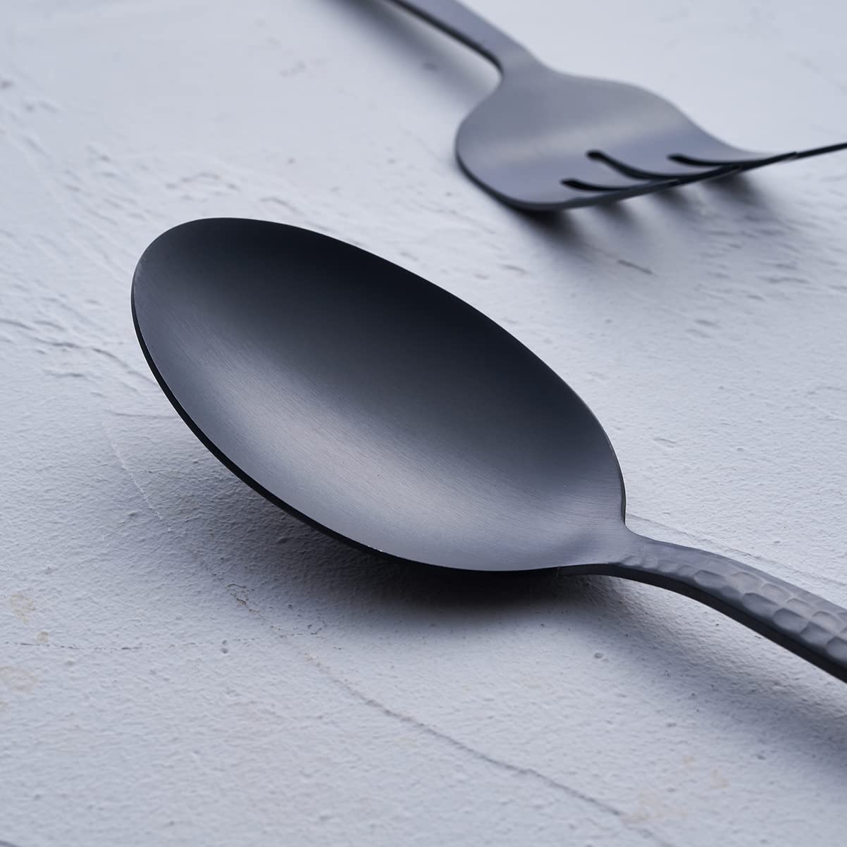 Fullyware 9.5-inch pie server in matte black for clean slices.