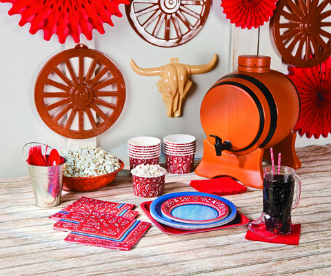 Clear plastic cups showcase drinks while adding rustic, playful flair.