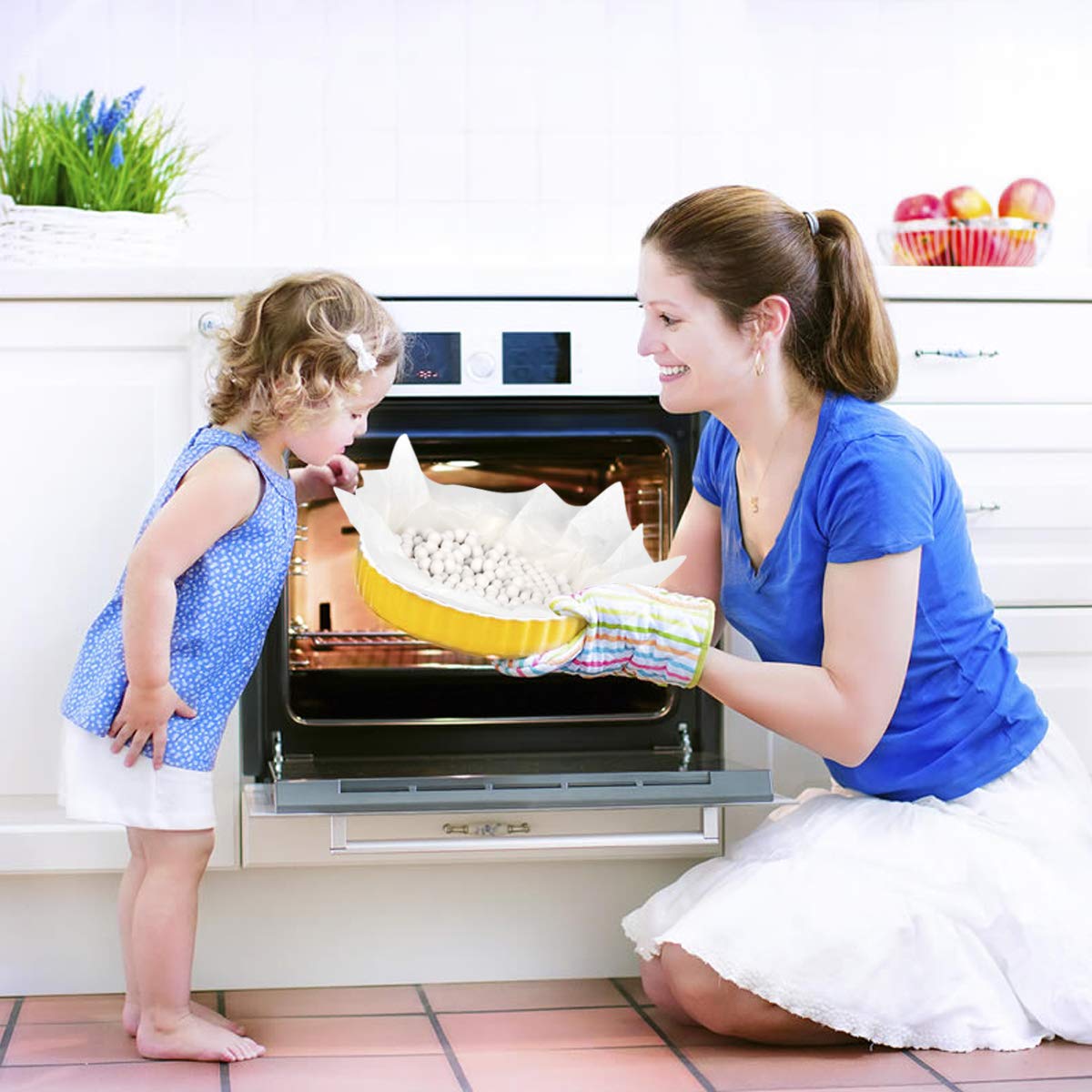 Reusable 10mm pie weights offering consistent crust stability during baking.