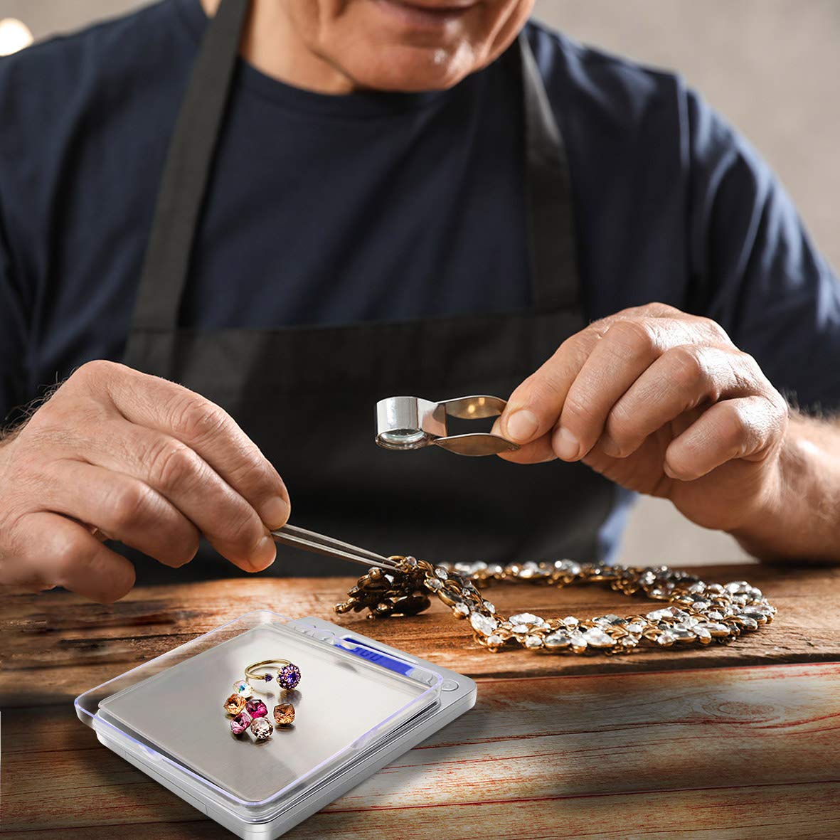 Fuzion Digital Gram Scale LCD display for quick, clear measurements.