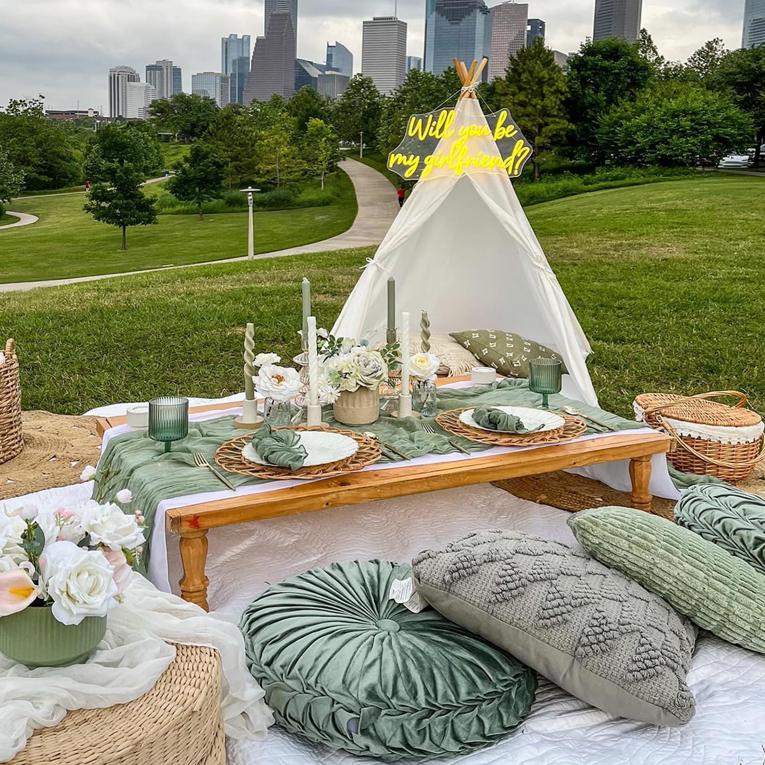 Fwxdbwyl long dining table draped with a cheesecloth runner.