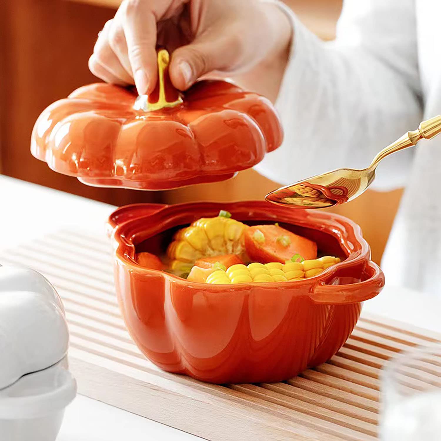 FYUEROPA stoneware pumpkin bowl close-up showing glossy glaze and durability.