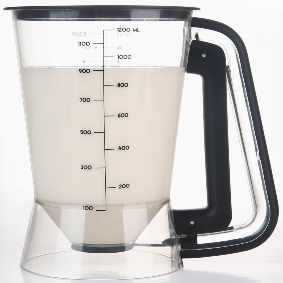 GAGAQI pancake batter dispenser with 5-Cup capacity for family breakfasts and easy pouring.