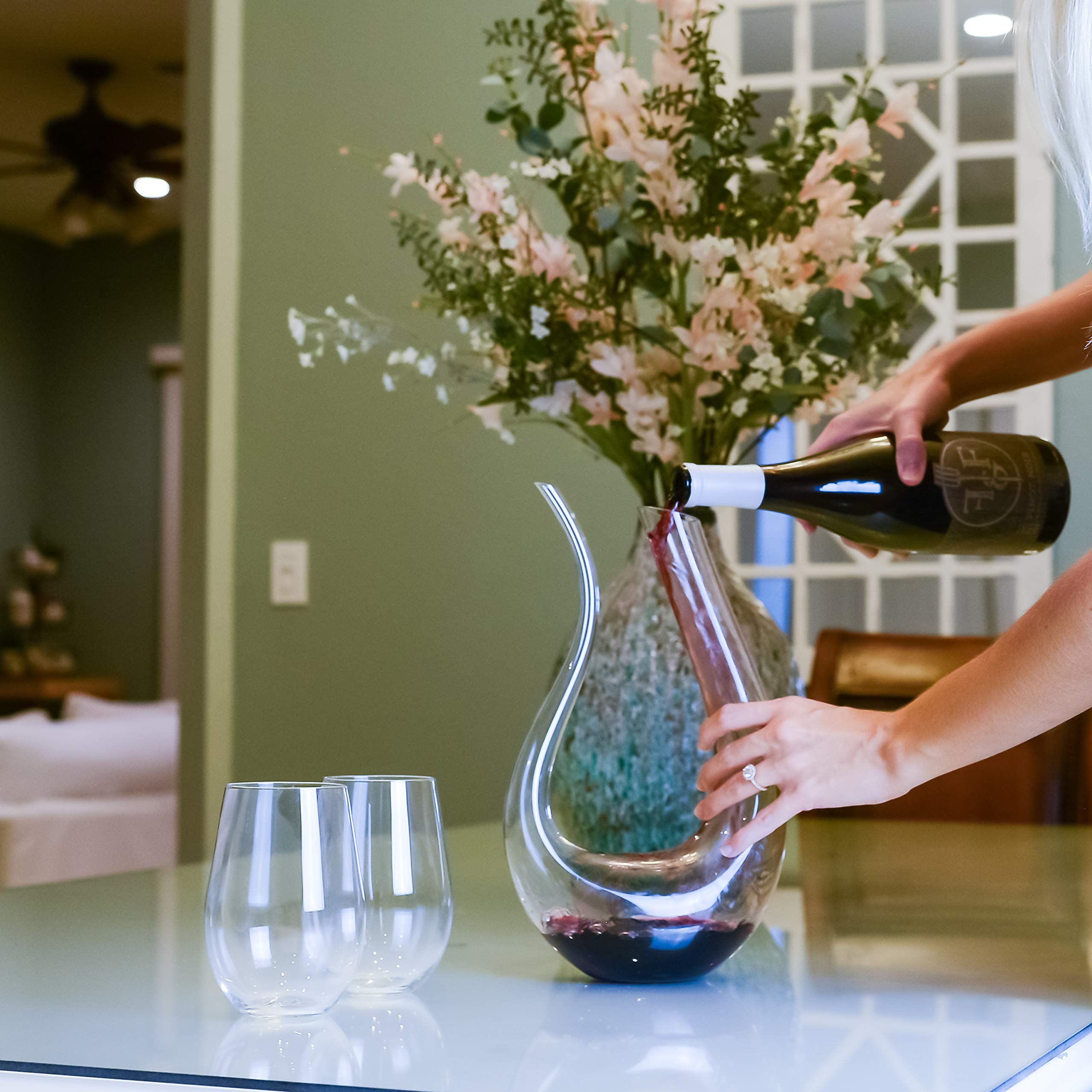Galashield easy-pour design minimizes drips during tasting sessions.