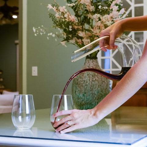 Galashield decanter presents as a thoughtful gift for wine lovers.