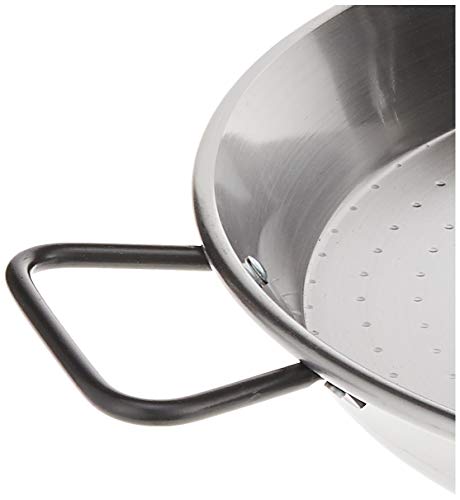 Garcima Pata Negra 40cm on grill demonstrates versatile cooking options.