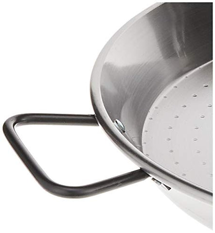 Garcima Pata Negra 40cm on grill demonstrates versatile cooking options.