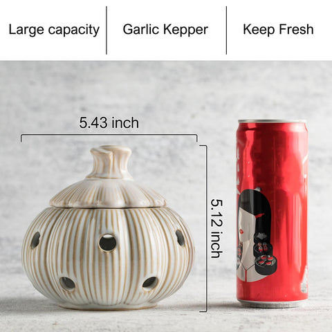 Cormomu lid blocks light to extend shelf life and reduce sprouting.