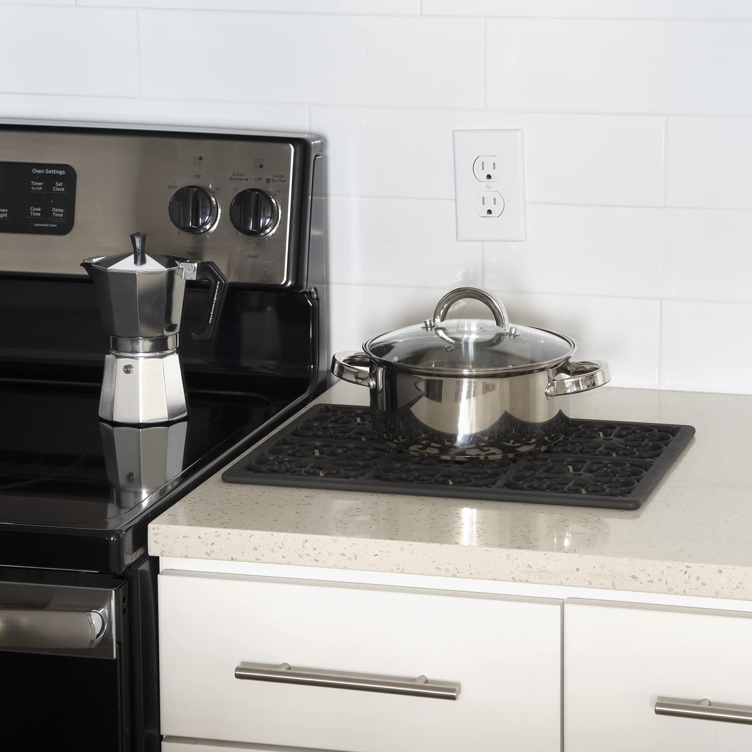 GASARÉ extra-large silicone mat for heat protection during big meals
