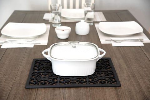 GASARÉ rugged kitchen trivet protects surfaces while handling hot dishes