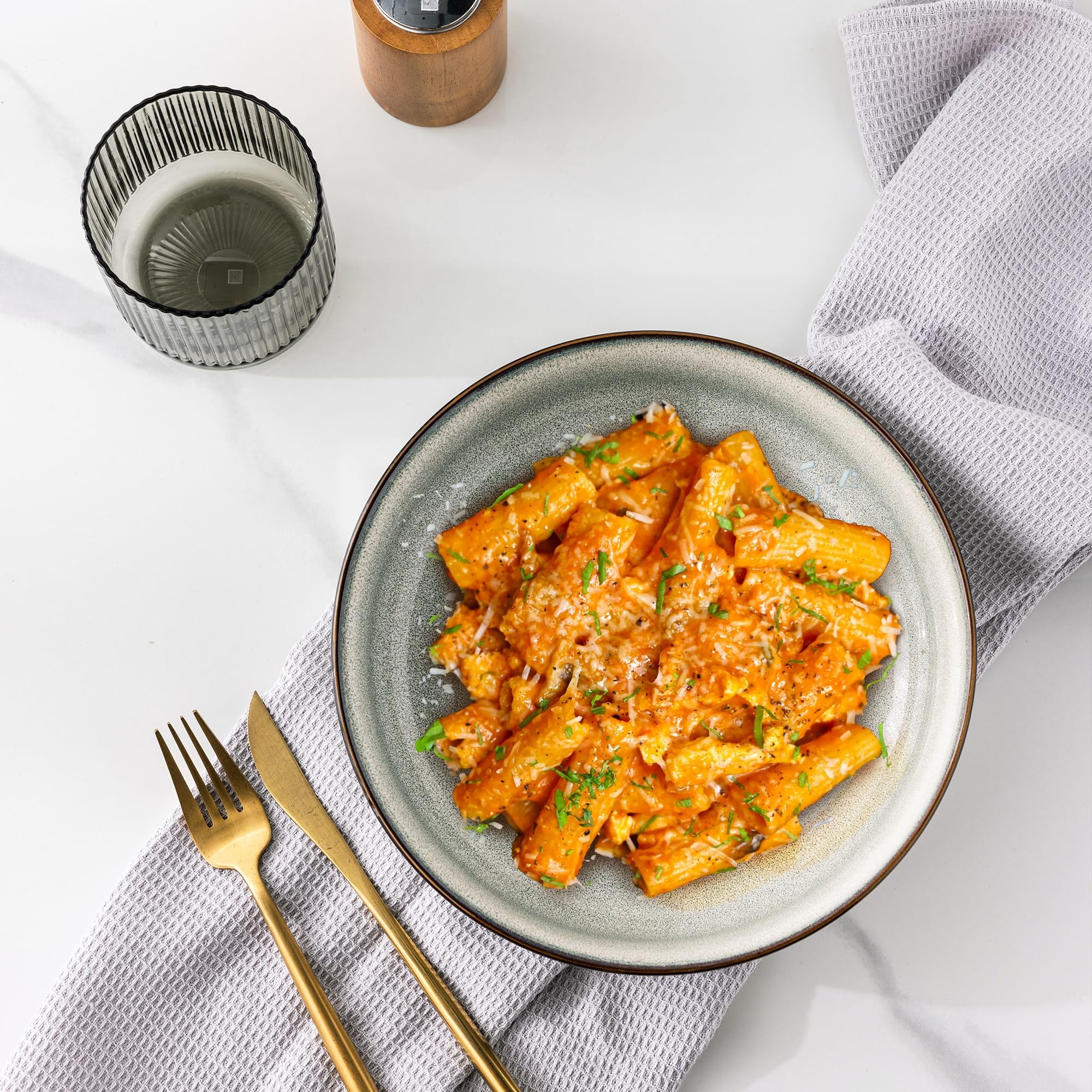 GBhome reactive green glaze bowl, microwave-safe stoneware for everyday meals.