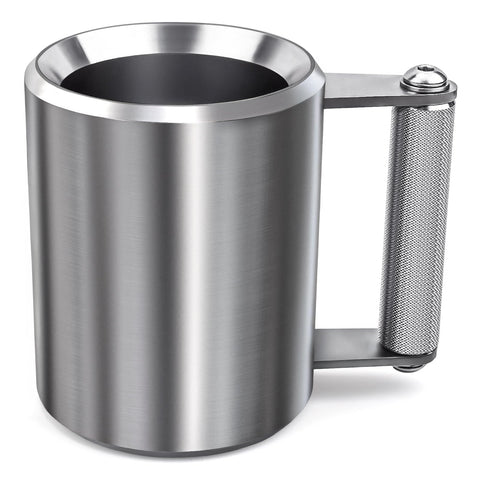 Gdsinstna mug with 12 cm diameter for a secure grip during workouts.