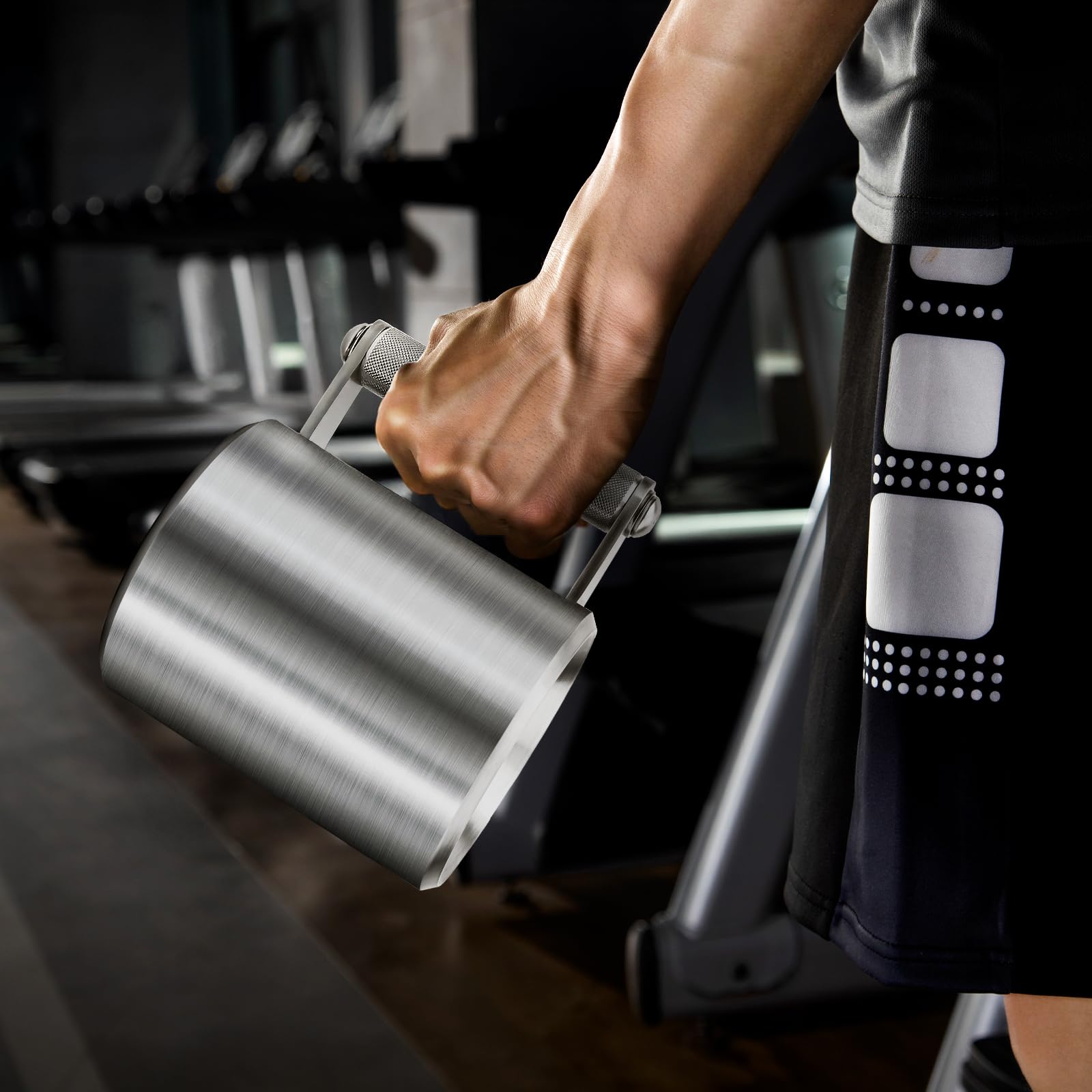 Gdsinstna mug weighs 22 lb for a sturdy metal feel during workouts.