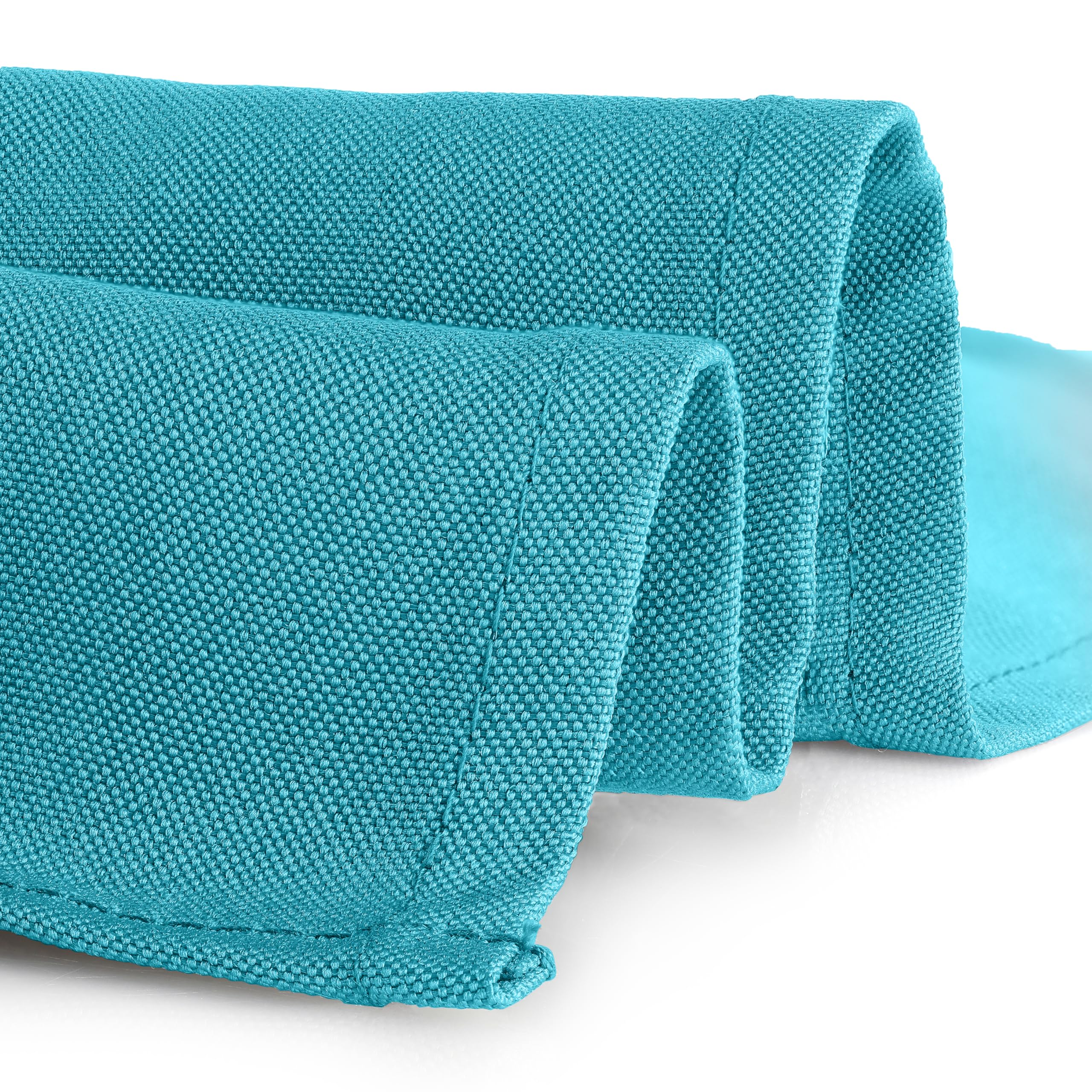 Gee Di Moda heavy-duty polyester fabric resists wrinkles for smooth table settings.