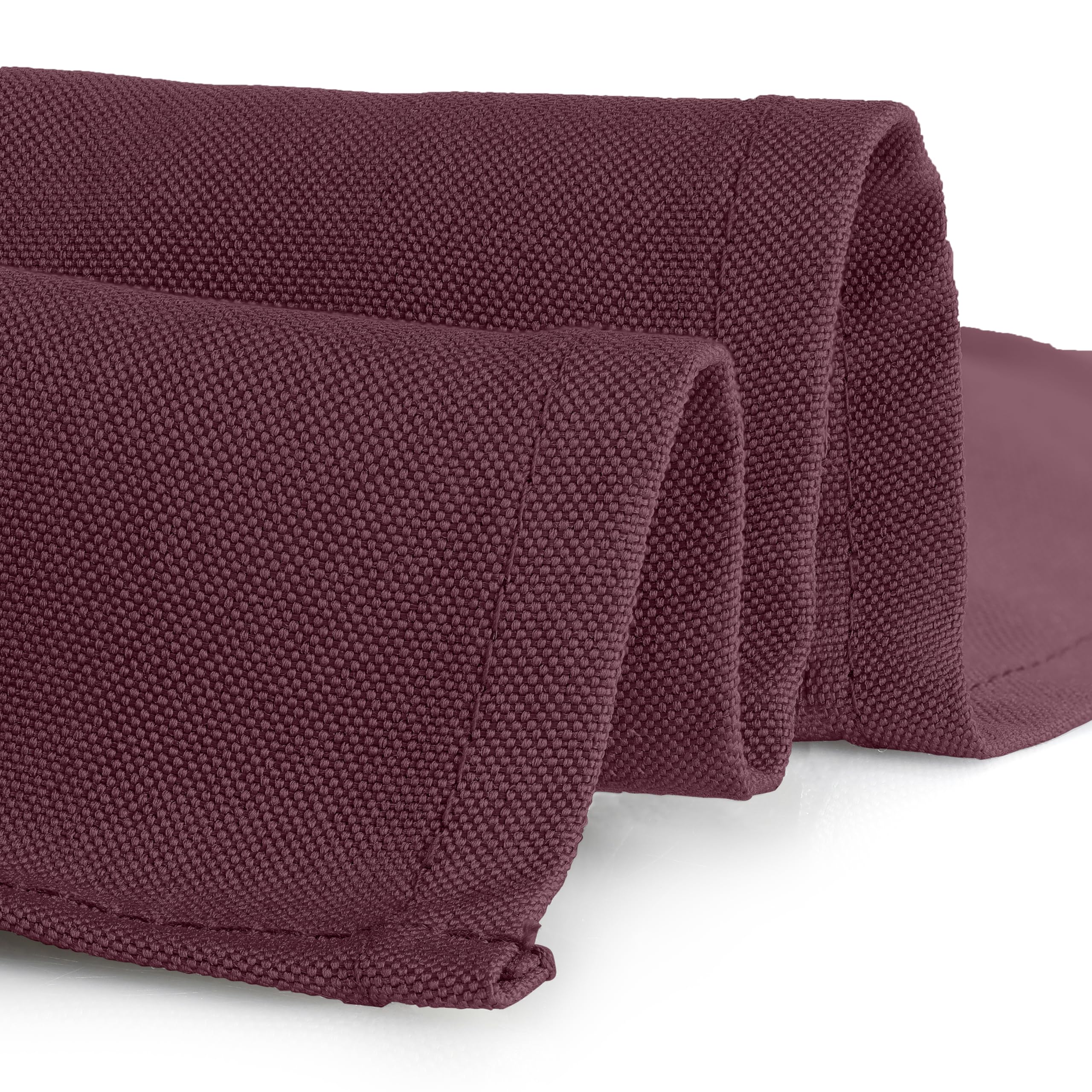 Gee Di Moda heavy-duty fabric tablecloth ready for washing and reuse