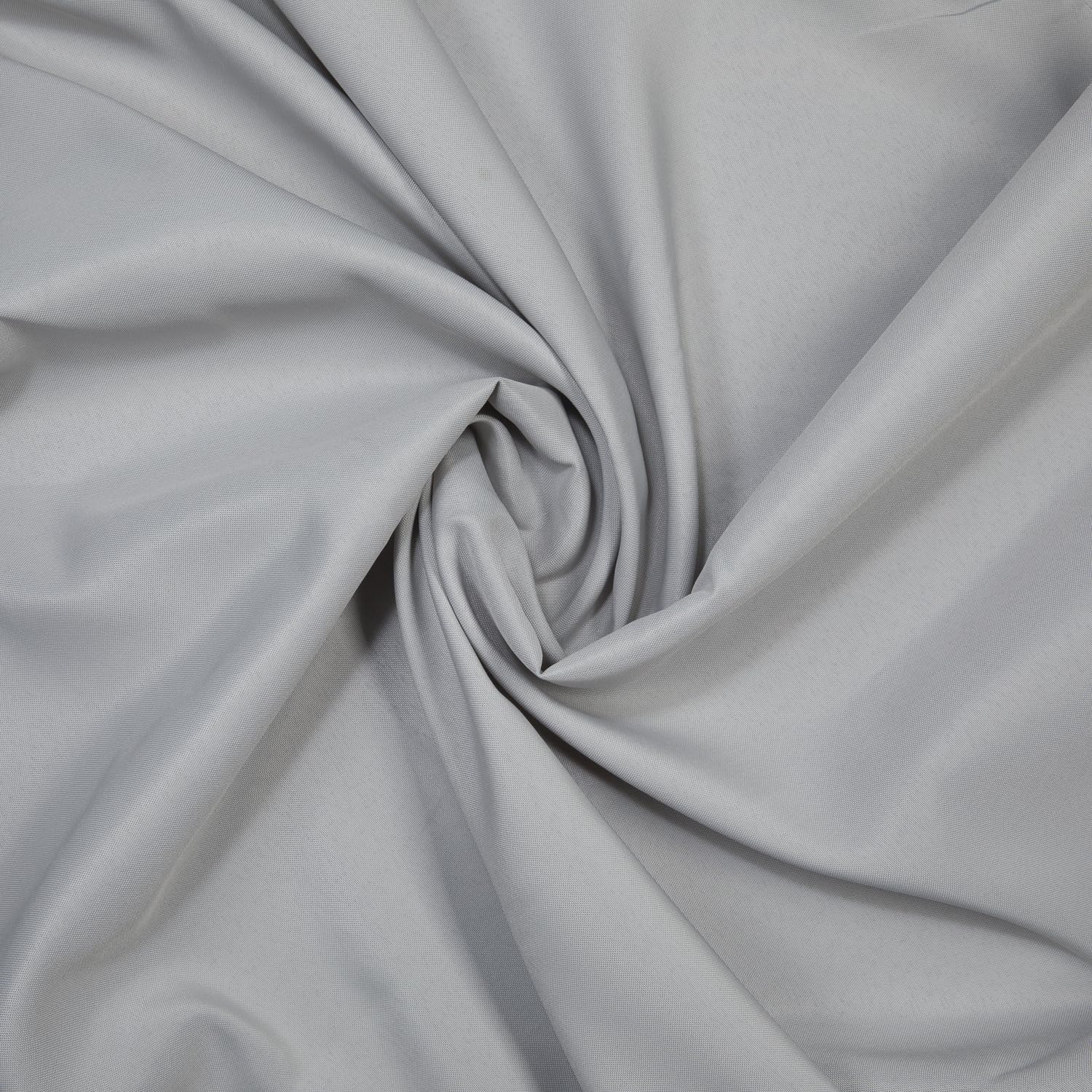 Gee Di Moda wedding table setup featuring silver rectangle cloth.