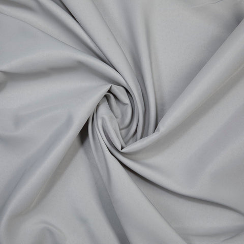 Gee Di Moda wedding table setup featuring silver rectangle cloth.