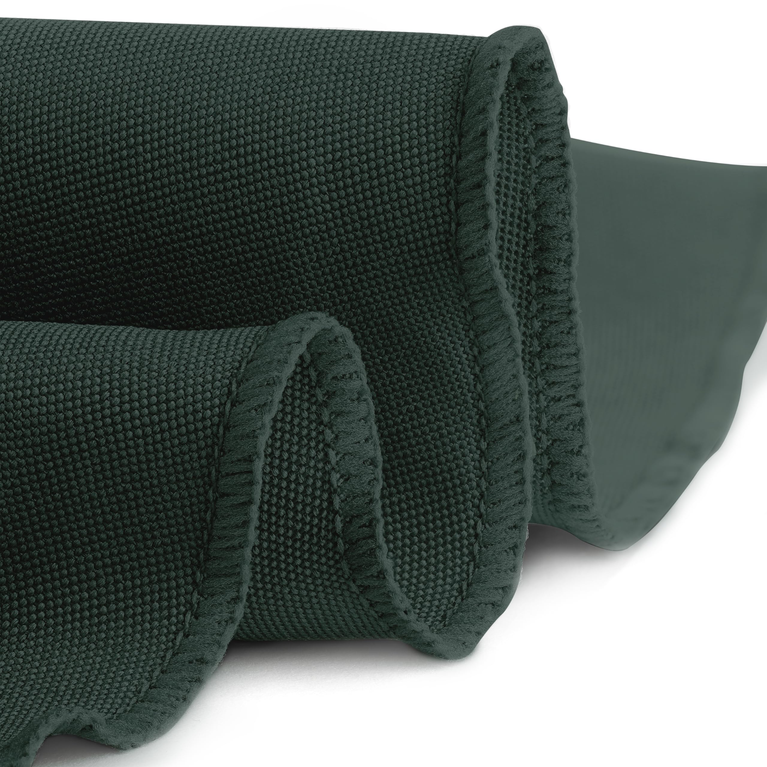 Gee Di Moda outdoor dining setup with wrinkle-resistant fabric