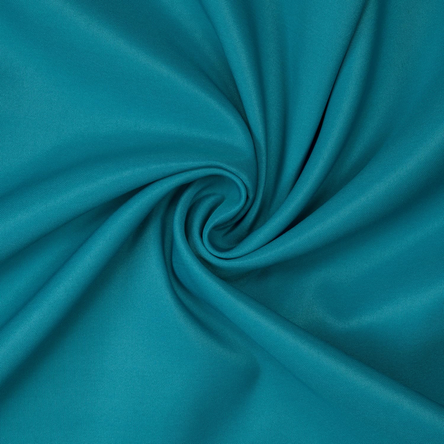 Gee Di Moda washable tablecloth stays vivid after multiple uses.