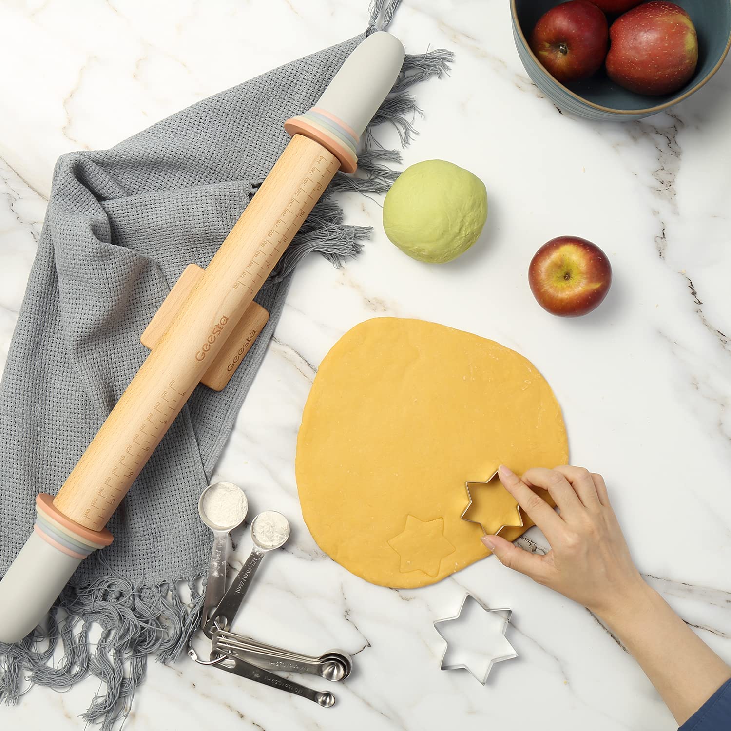 Geesta rolling pin with five thickness rings for consistent dough