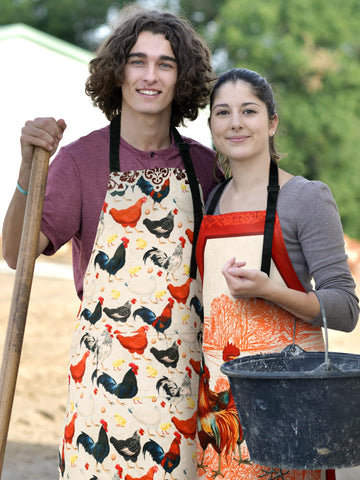 Geetery women’s apron with pockets keeps tools handy.
