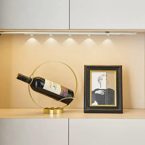 GeLive Gold freestanding iron wine holder on a bar counter