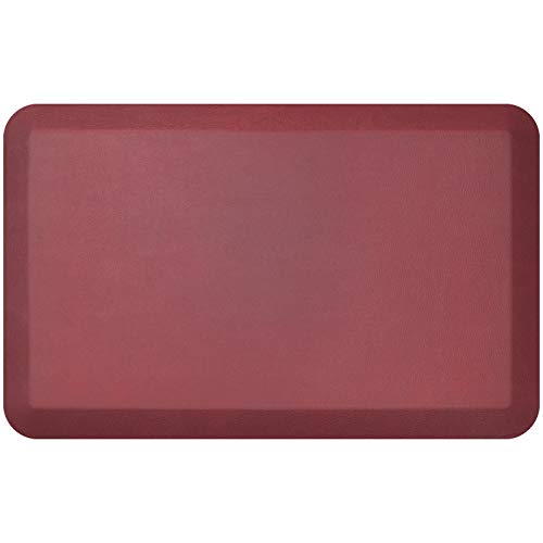 GelPro NewLife non-slip-bottom keeps the mat in place during busy kitchen moments.