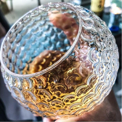 Gemsho conversation-glass sparks discussion among golf fans and guests.