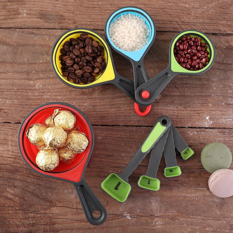 Generic collapsible colander for washing fruits efficiently.