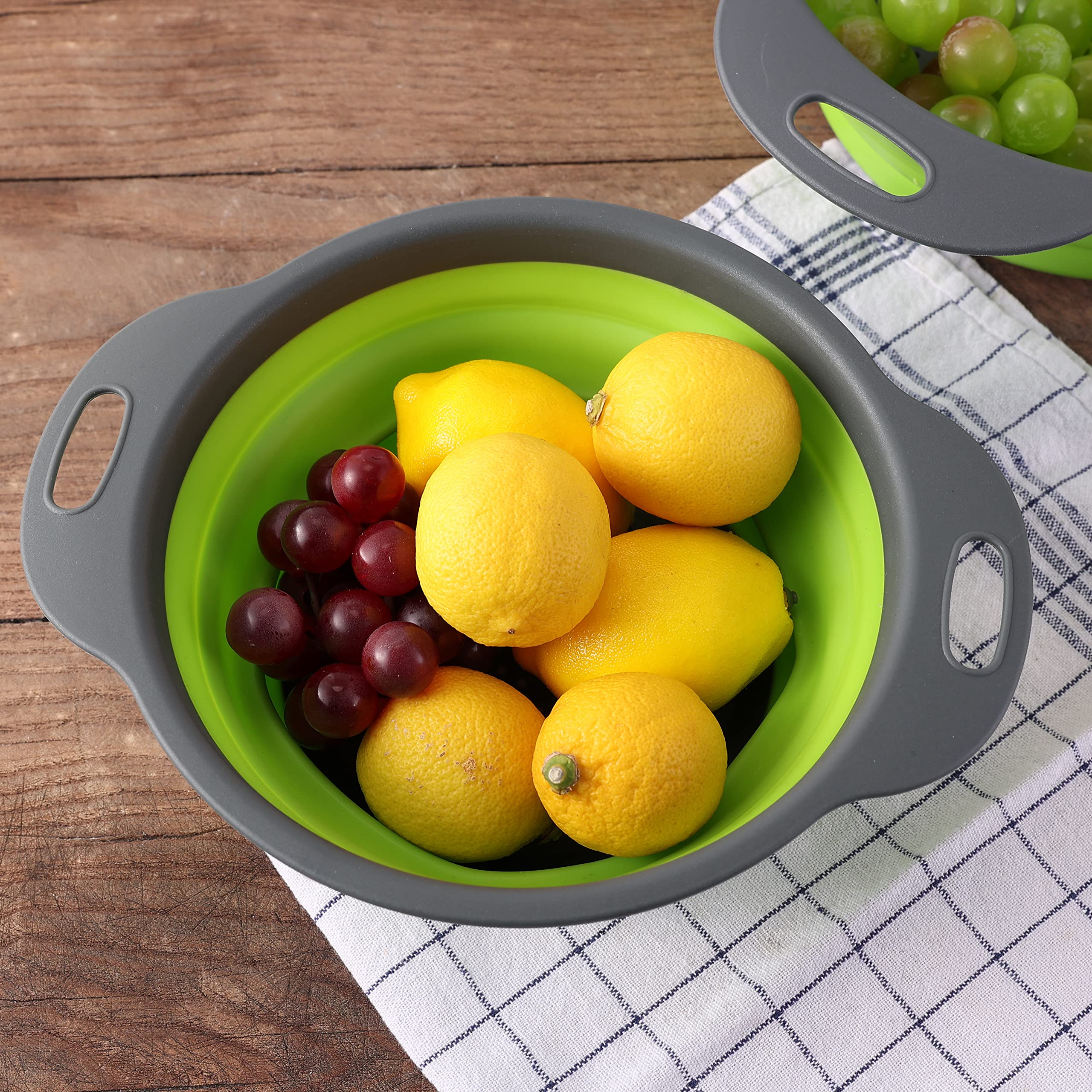 Generic collapsible colander for rinsing vegetables safely.