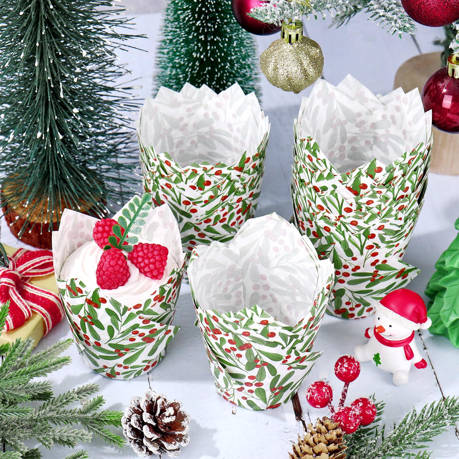 Generic grease-proof baking paper liners resist tearing for reliable holiday treats.