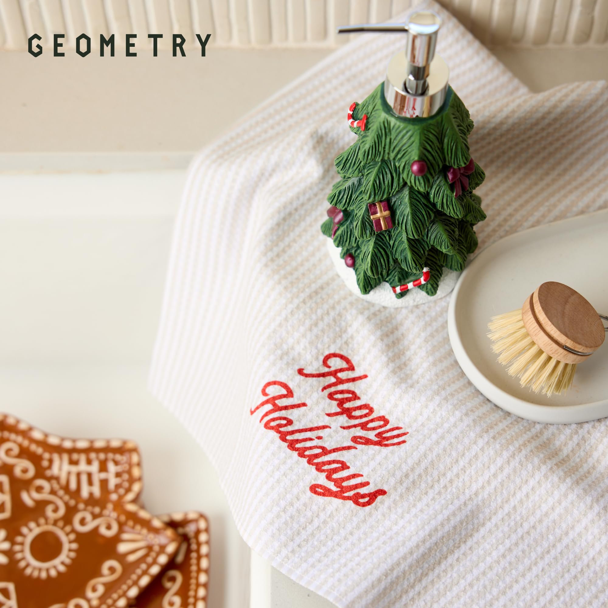GEOMETRY easy-care kitchen towel dries dishes efficiently after meals