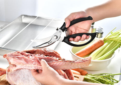 Gerior heavy-duty poultry shears cutting chicken in kitchen demonstrates versatility