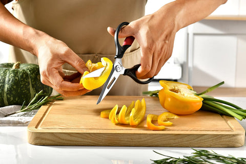 Gerior jar-notch design on handles adds practical tasks during prep.