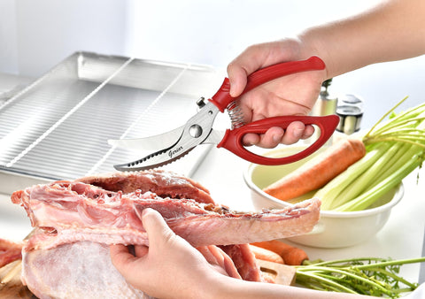 Gerior kitchen scissors with anti-slip blades ensure secure snips through raw meat.