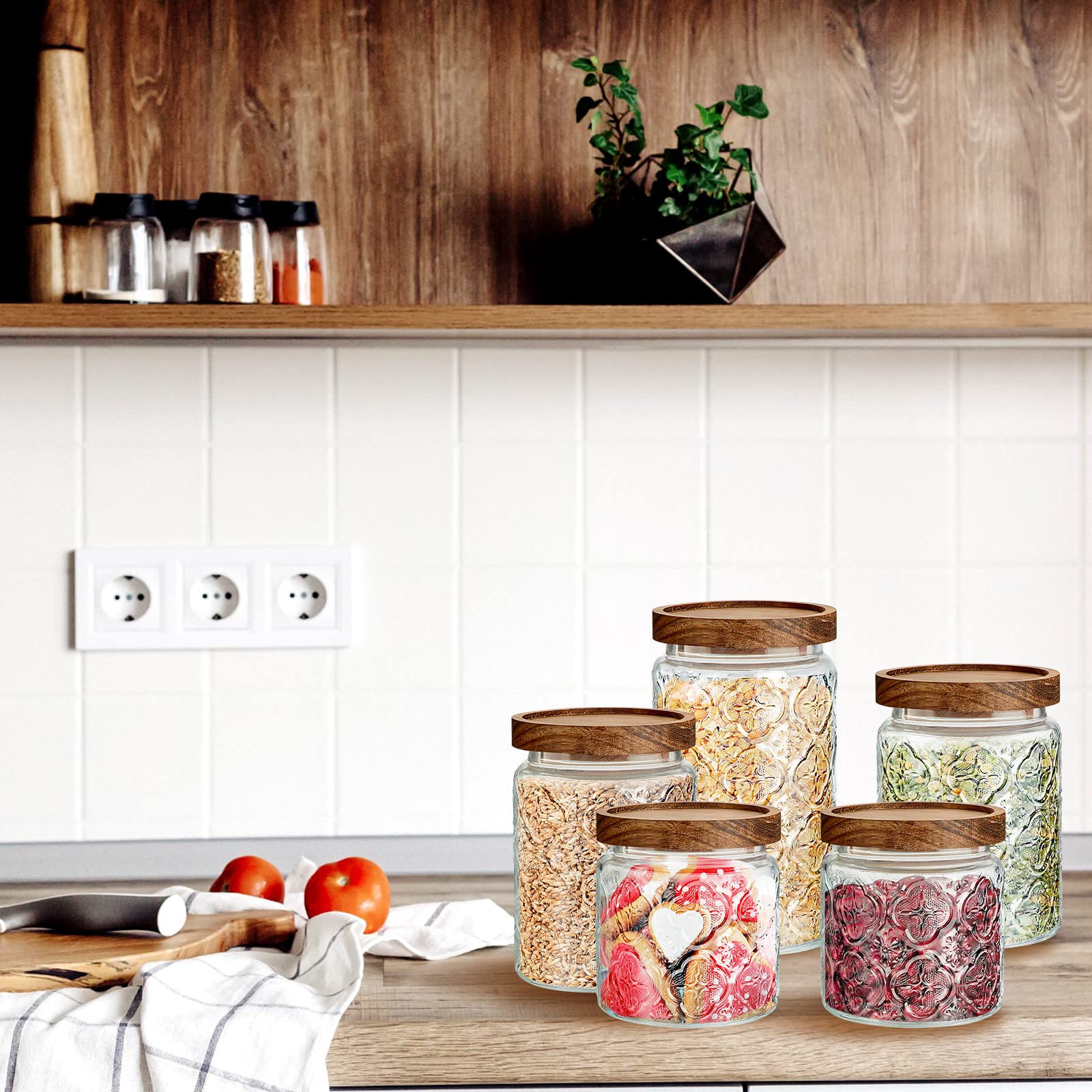 Gerrii wooden lid with silicone seal ensures airtight storage