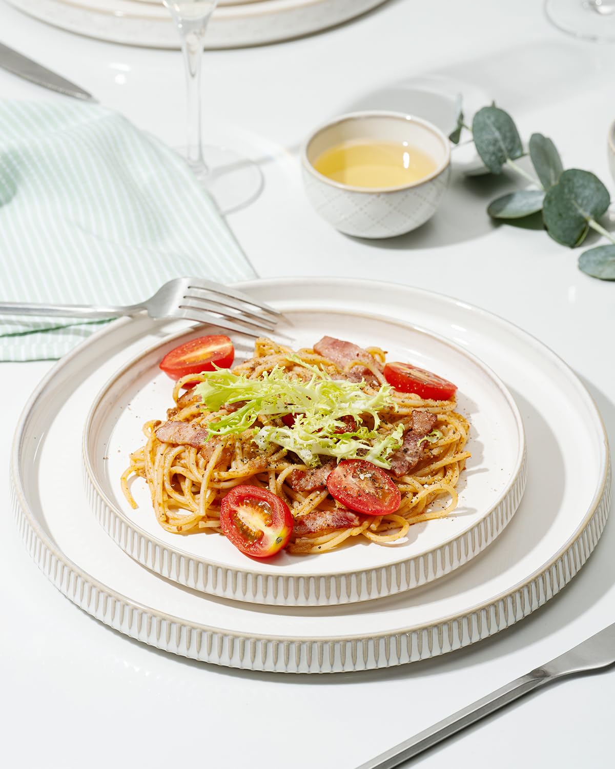Getstar dishwasher-safe ceramic set simplifies cleanup after meals.