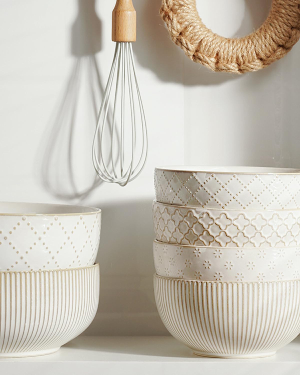 Getstar 92 oz capacity bowls hold large portions for salads, pasta, and fruit.